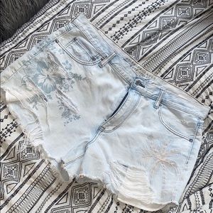 Light wash American Eagle distressed shorts!